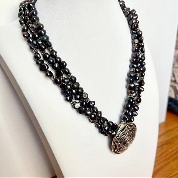 Vintage Purple Stone Necklace with Medallion pendant - Picture 4 of 9